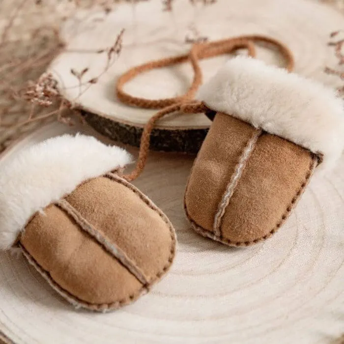 Baa Baby Sheepskin Puddy Mittens on String (Chestnut)