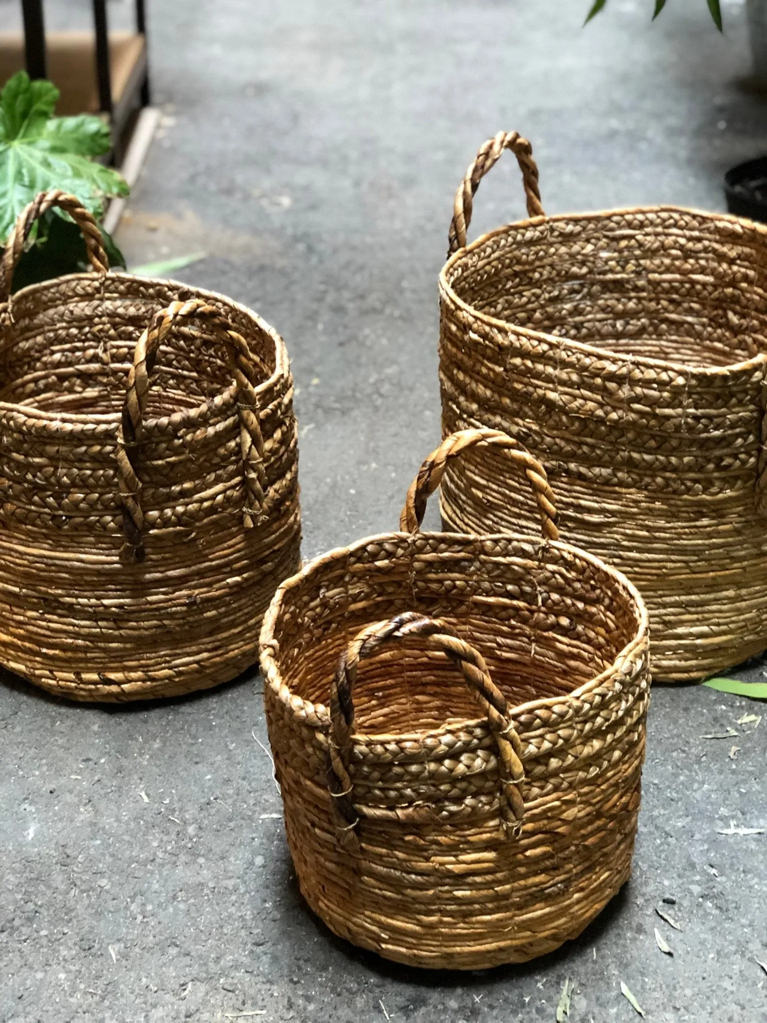 BANANA LEAVES BASKET WITH HANDLES