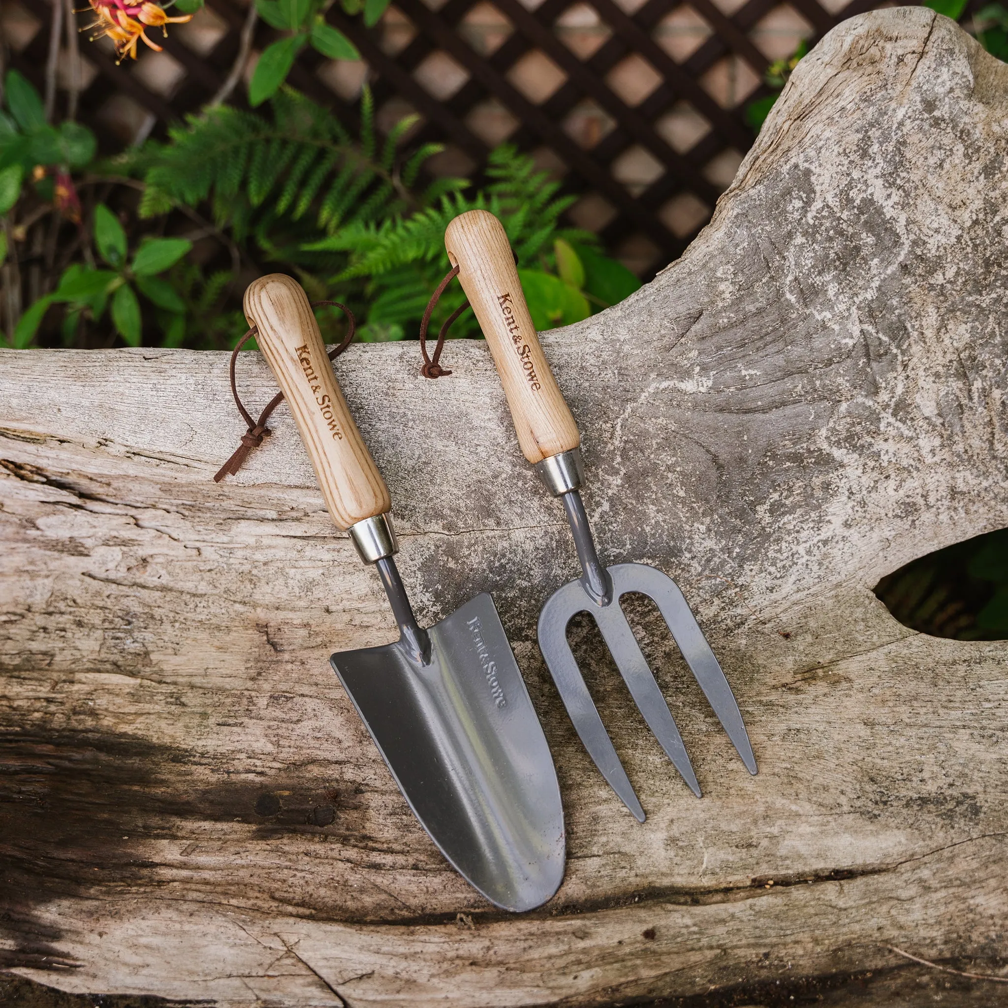 Kent & Stowe Carbon Steel Hand Trowel